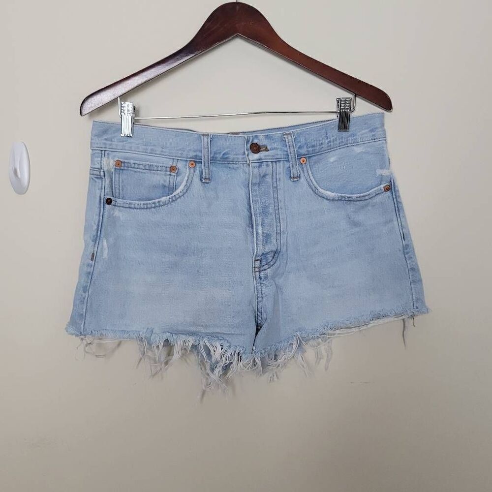 Madewell Relaxed Denim Cutoff Shorts in Cedarcroft Wash 28